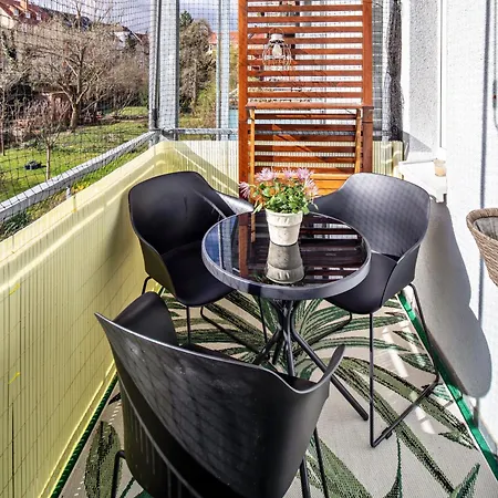 Appartamento Balkon Shanti Lu *